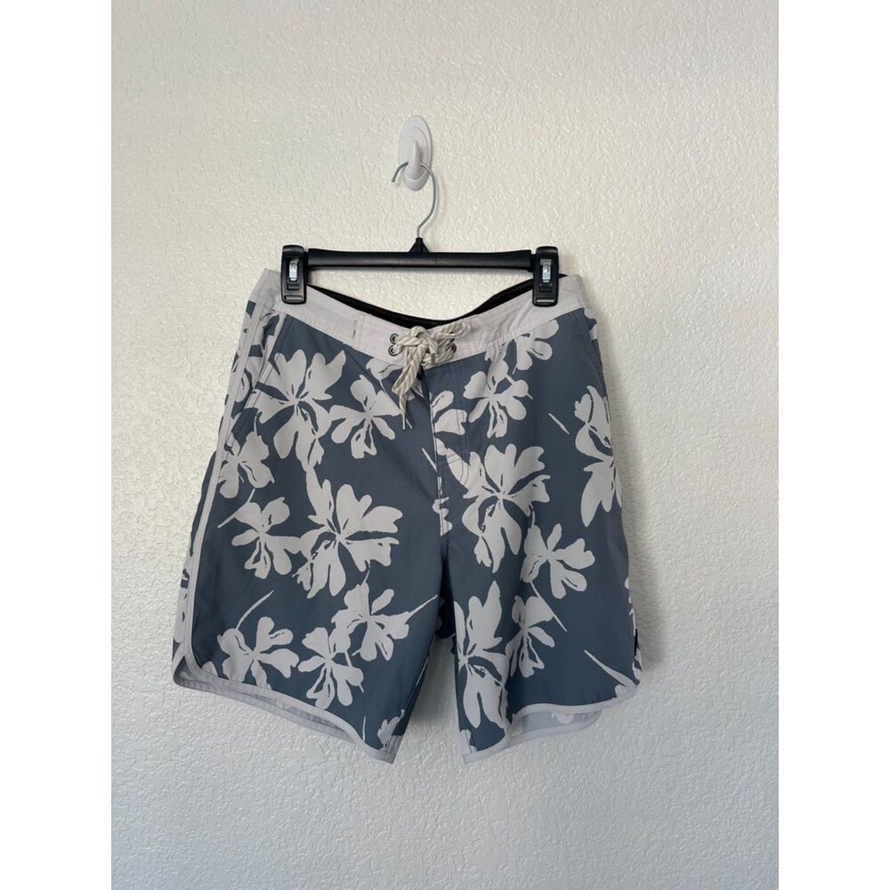 Vuori Men's Cruise Boardshorts Size 32